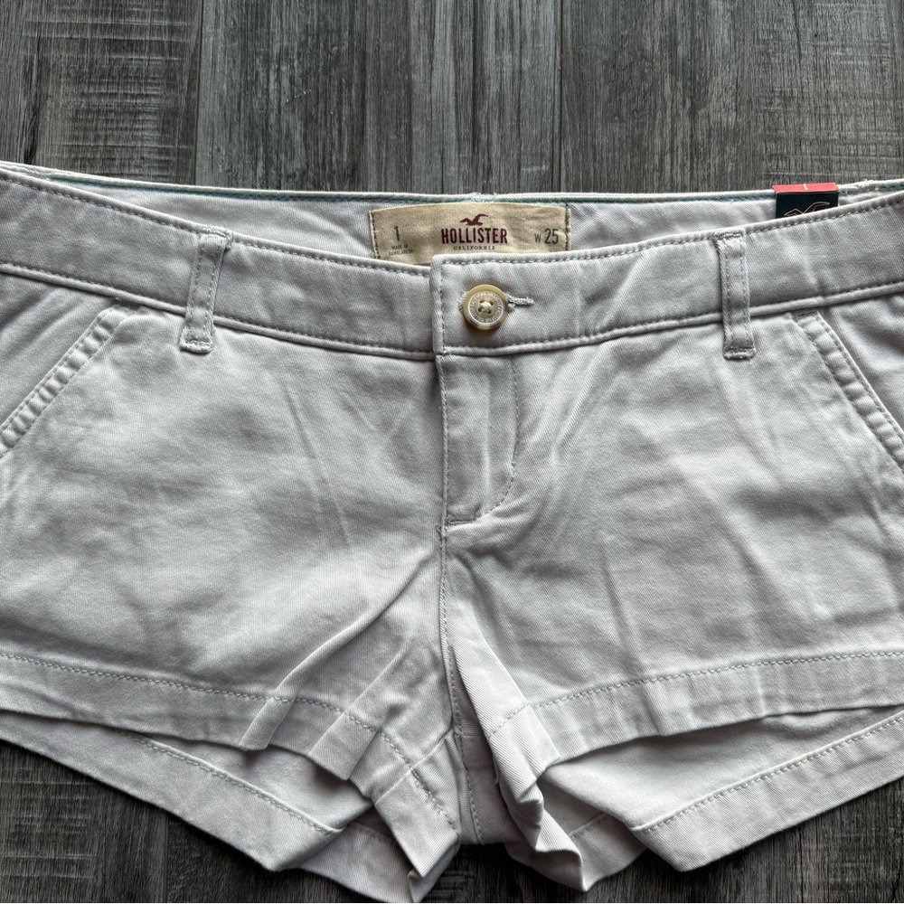 BNWT Hollister Jean Shorts- size 25/ size 1
